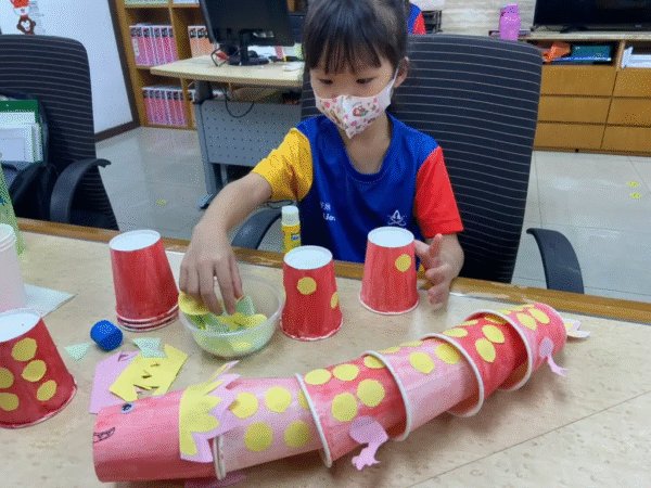 学生在课堂上合作学习