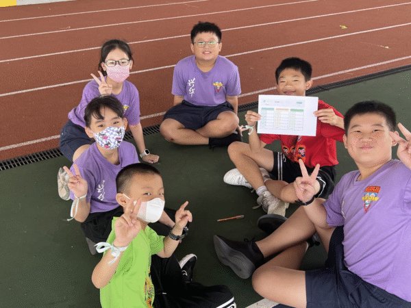 老师与学生在课堂上